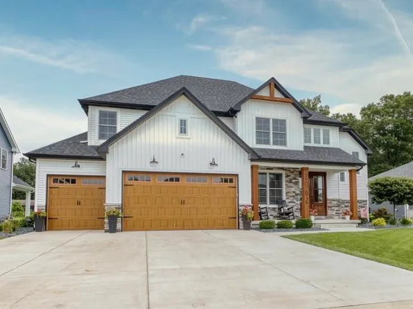 2062 Louis Dr, Crown Point, IN 46307