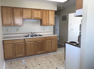 624 8th Ave SE APT 1, Aberdeen, SD 57401