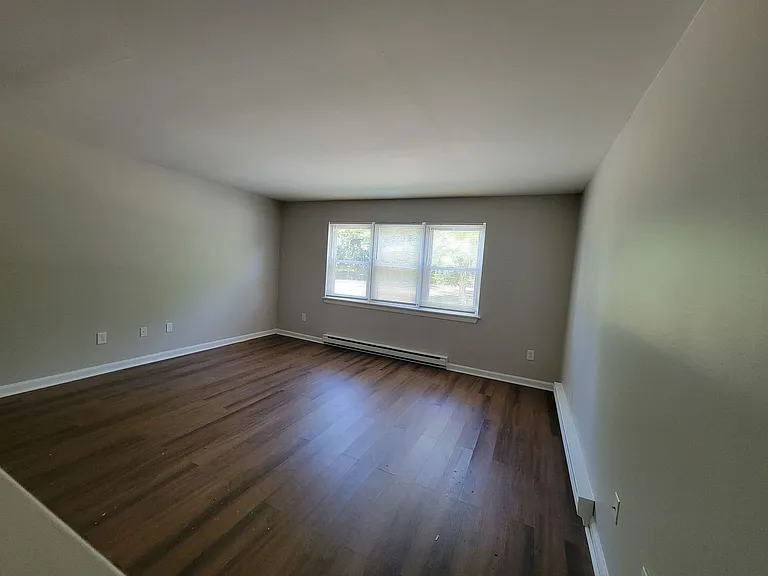 Country Gardens Apartments — Photo 26