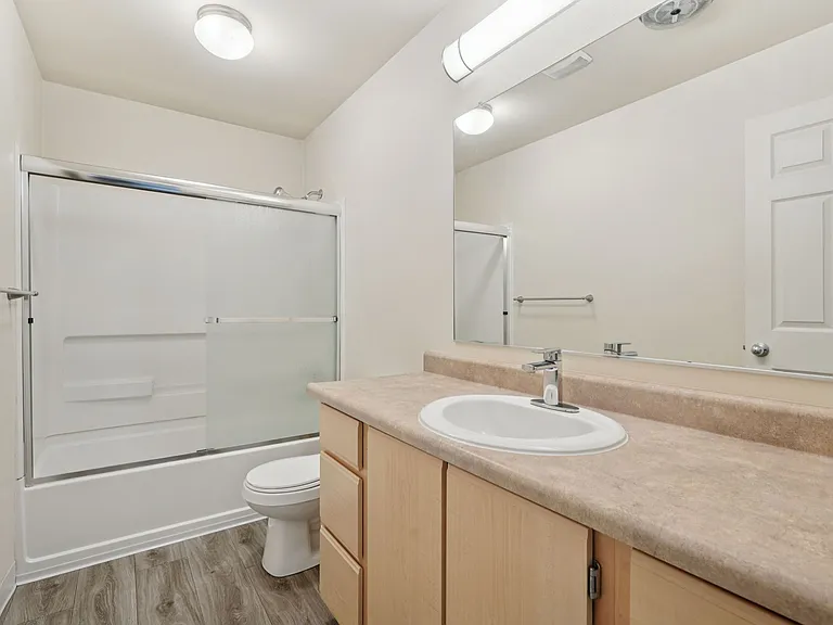 Oak Tree Apartments — Photo 72
