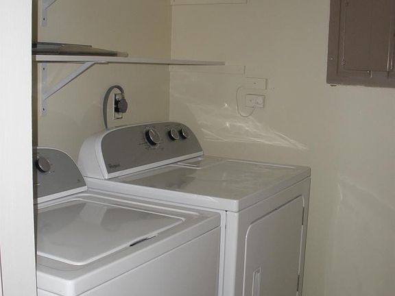 Laundry room (1st floor)