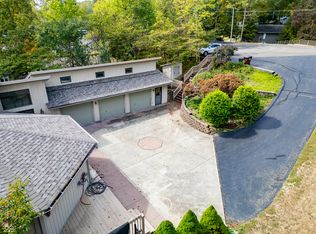 4161 S Summit Ln, Columbus, IN 47201