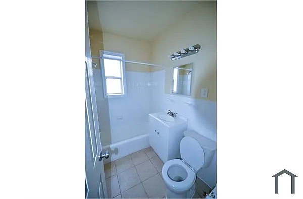 Building Photo - 2936 Knox Pl SE #301
