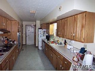 2nd image of 819 Hill St