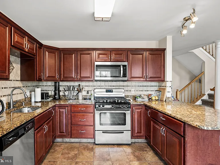 108 Tattersall Dr — Photo 15