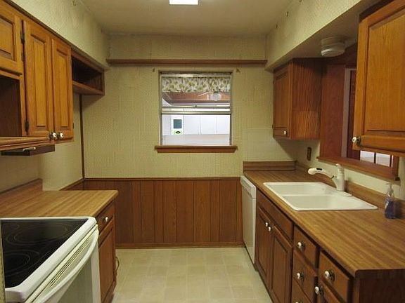 3rd image of 2513 Bamboo St