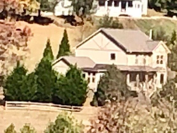House with 3 acres & fence 