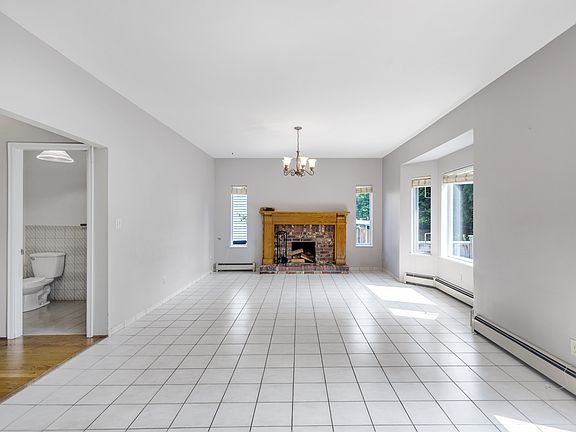 4th image of 623 26th Cres