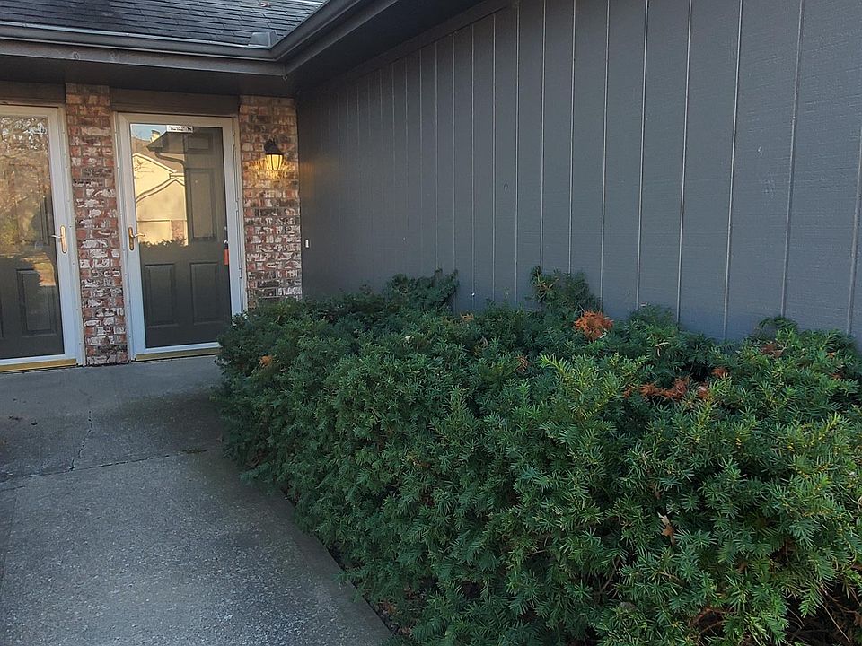 1st image of 504 NE Churchill St