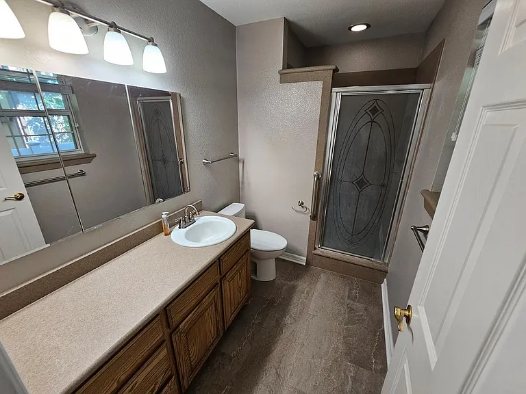 405 Atkerson Ln — Photo 24
