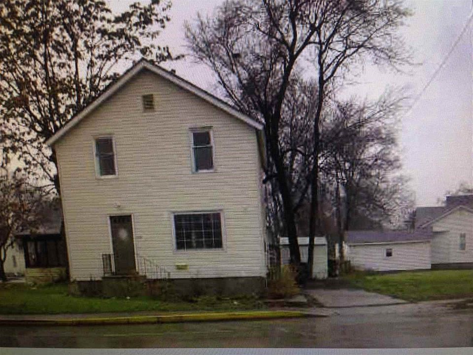 2nd image of 219 N 3rd St