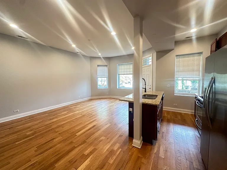 2402 N Kedzie Blvd #1 — Photo 8