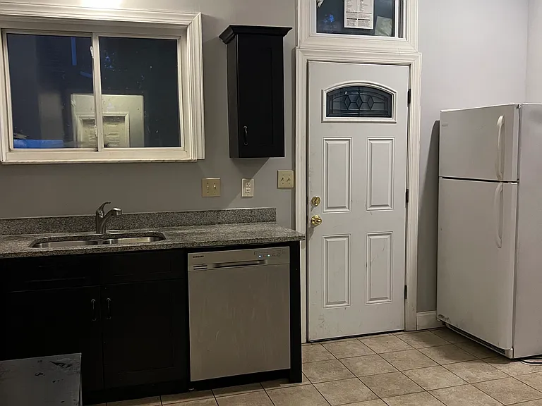 627 College St #1A — Photo 8