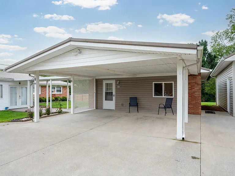 115 Cassidy Dr — Photo 3