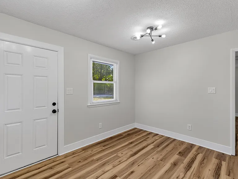 137 Grange St — Photo 12