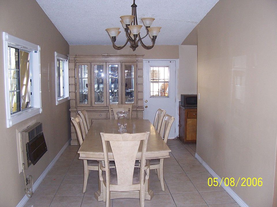 Large Dinning room 