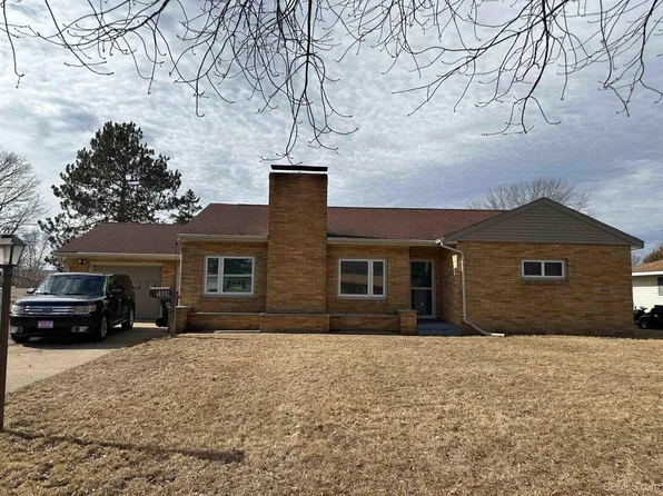 1808 S 16th St, Escanaba, MI 49829