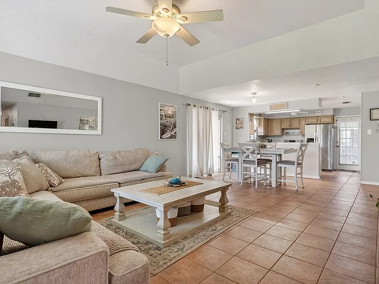 2300 Naples Dr — Photo 3