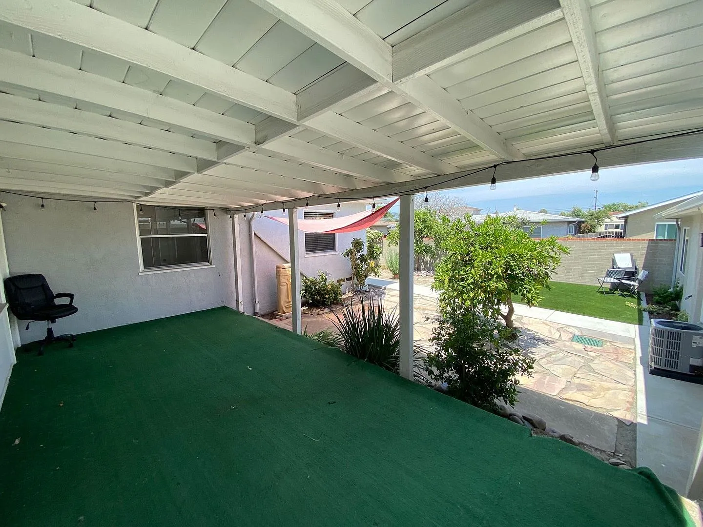 Renovated! 5BD + Den — Photo 2