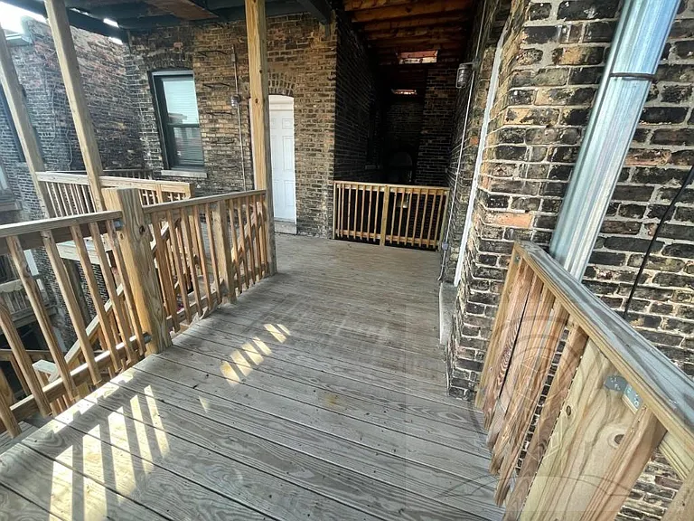 1010 W Dakin St #3 — Photo 4
