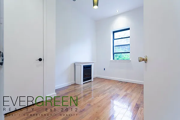 Rented by Evergreen Apartments BK | media 3