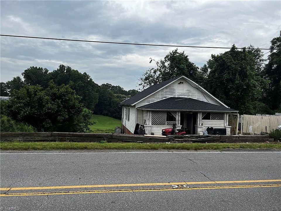 2nd image of 1545 Boone Trl
