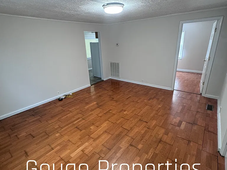 1007 Antioch Rd — Photo 2