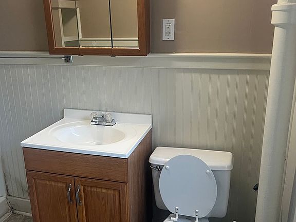 4th image of 376 Salmon Brook St #5