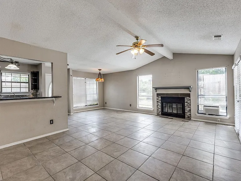 8602 Skyview — Photo 4