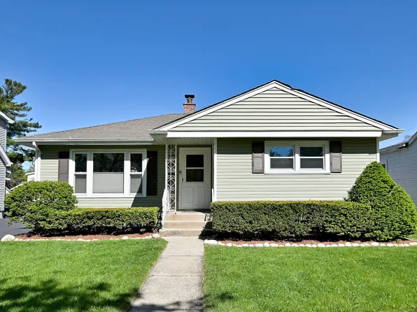 37 N Wisconsin Ave, Villa Park, IL 60181