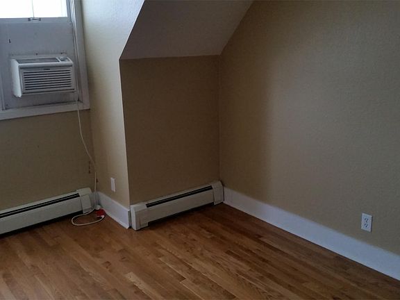 3rd image of 932 E College St #10455041