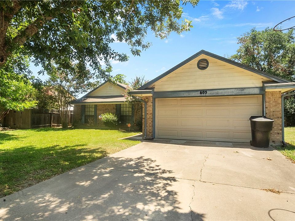 1st image of 605 Brazos Dr