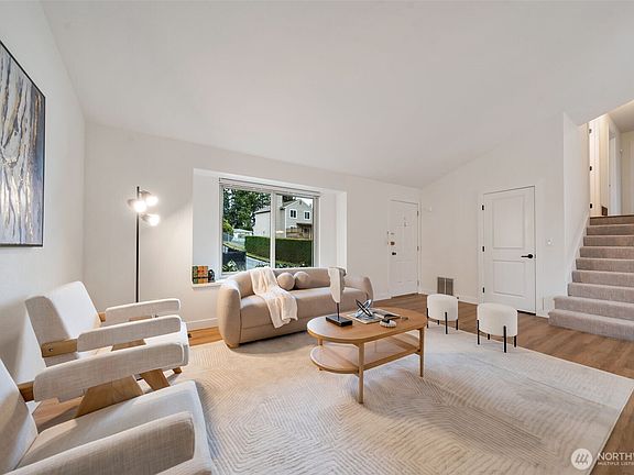 4th image of 953 Field Avenue NE