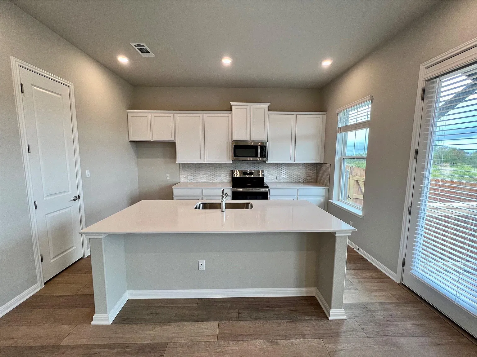 1020 Vista View Dr — Photo 4