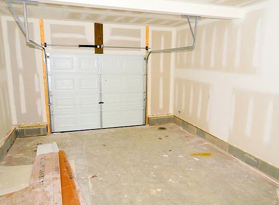 4th image of 4432 Greenbriar Dr