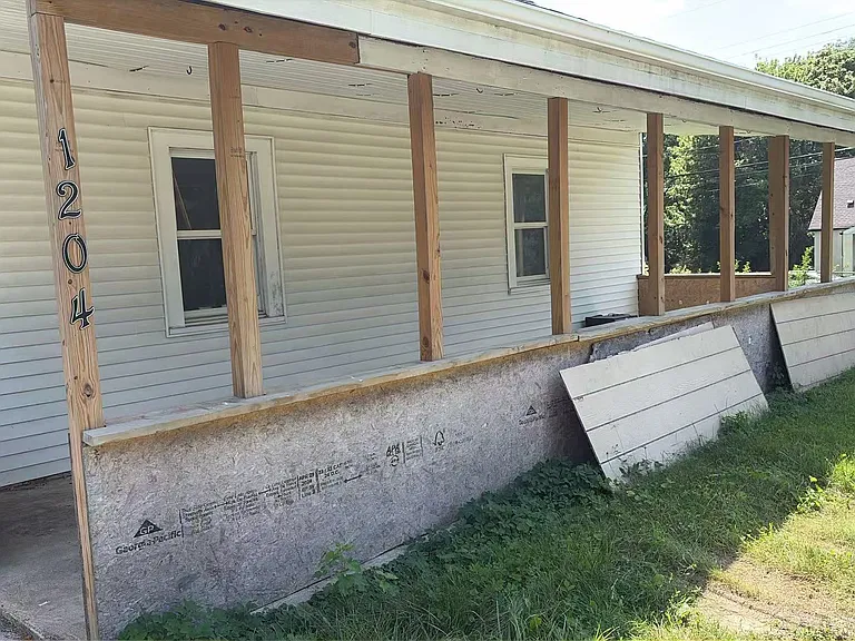 1204 Mayapple Ave — Photo 2