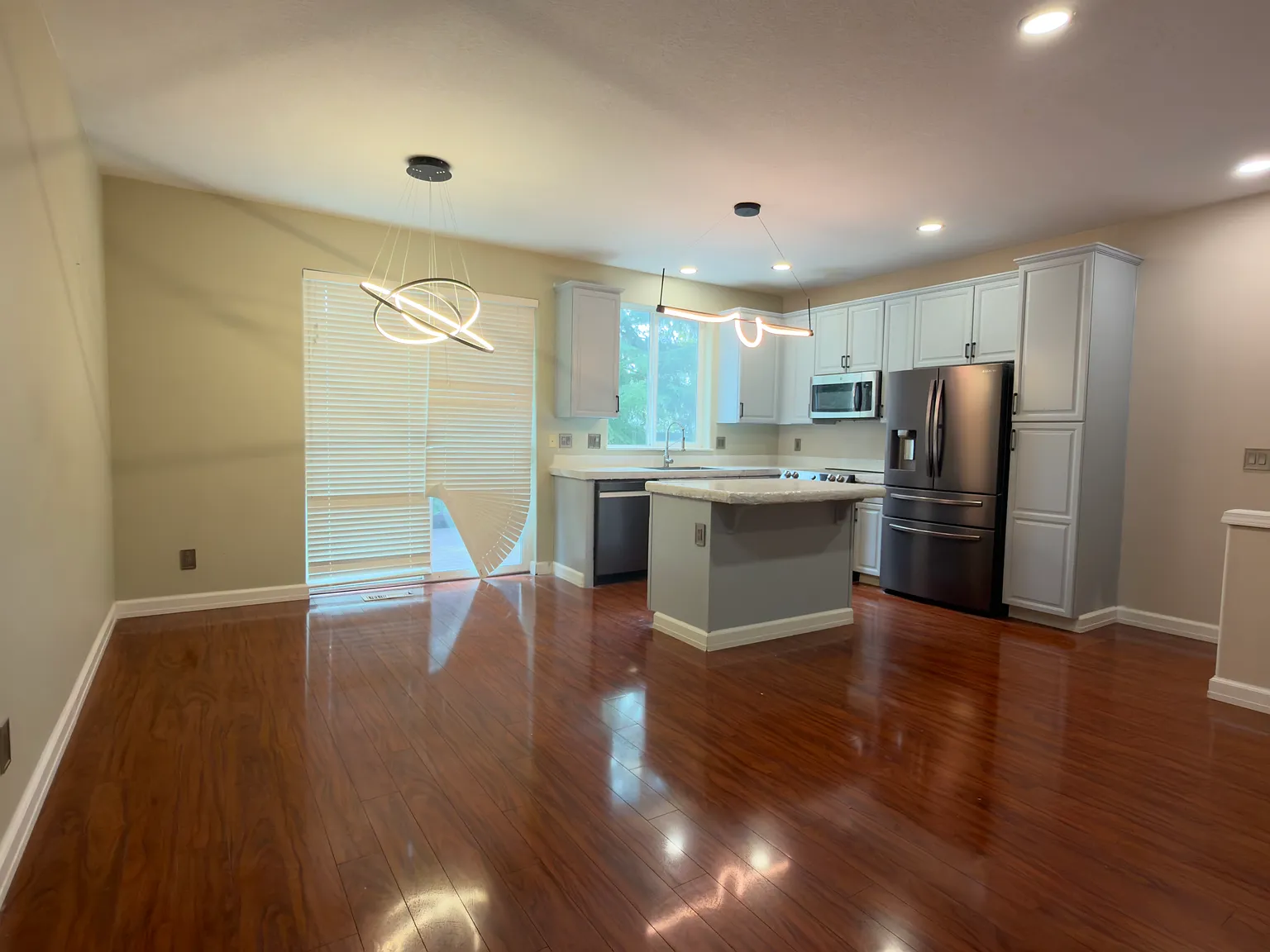 3 bed, 2.5 bath, 2142 sqft, $2,900 — Photo 4