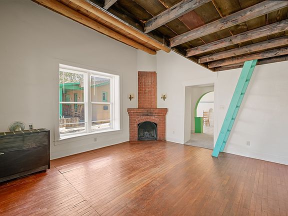 4th image of 602 Agua Fria St