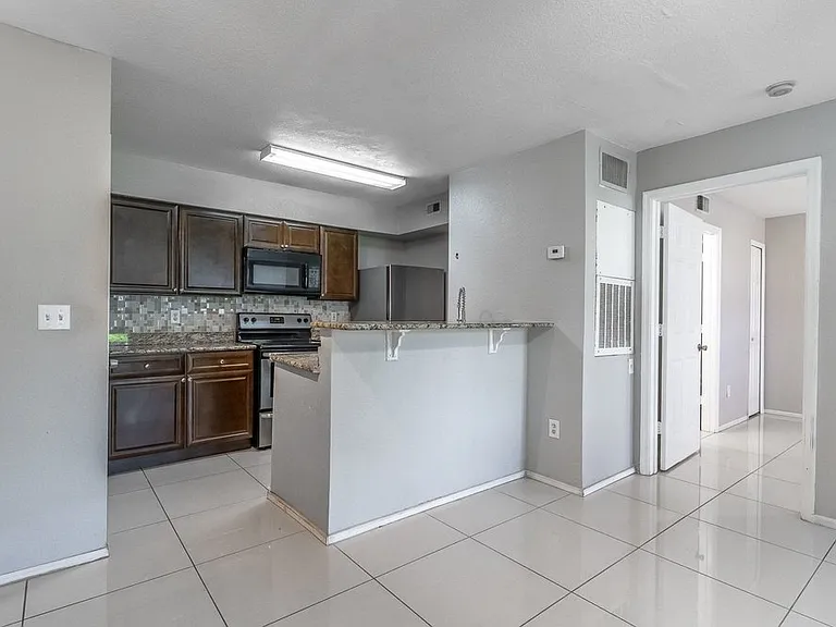 5124 Park Central Dr #517 — Photo 36