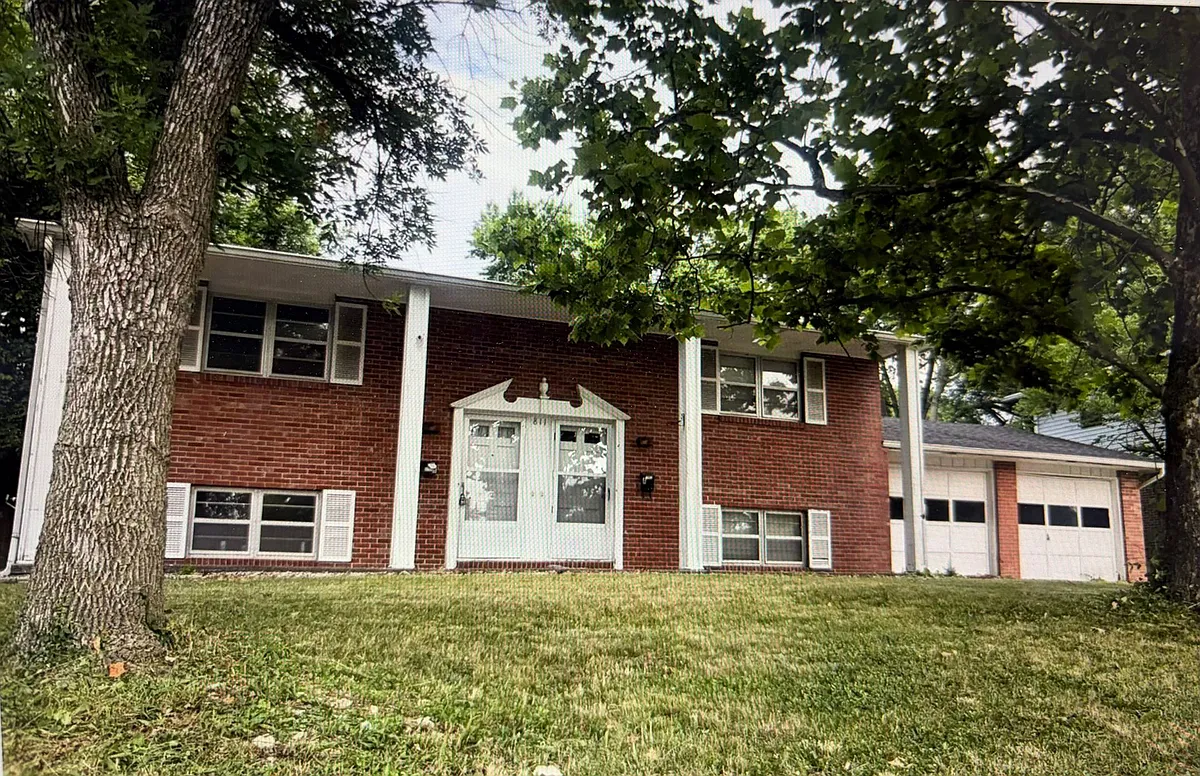 Primary Photo - 811 S Fairview Rd