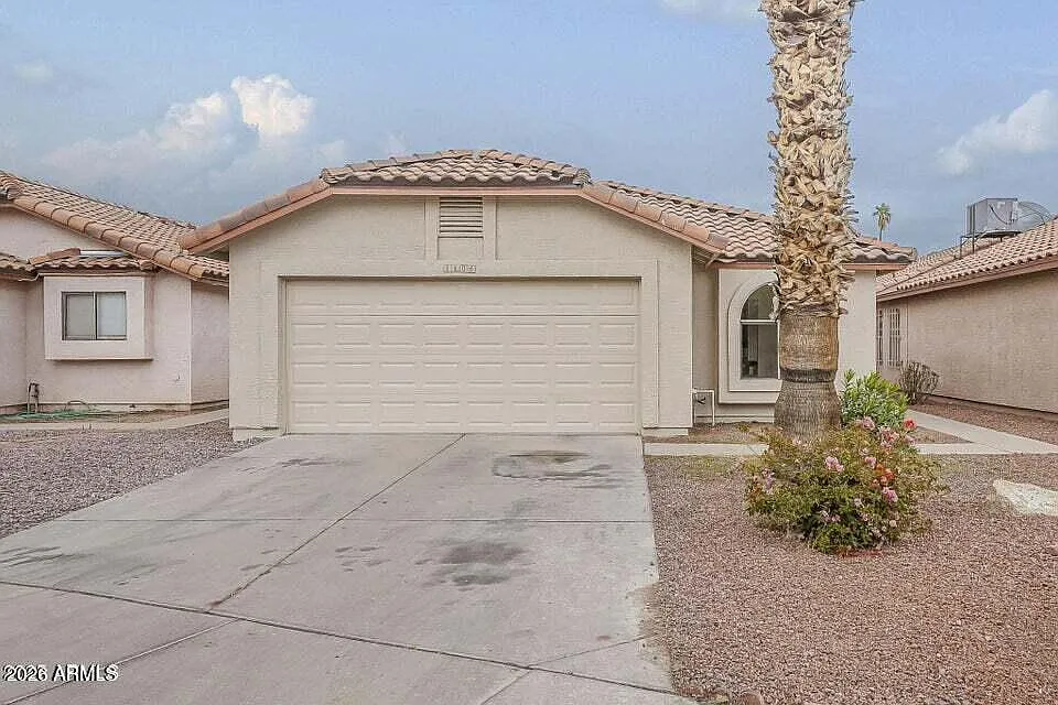 3 bed, 2.0 bath, 1396 sqft, $1,800 — Photo 2