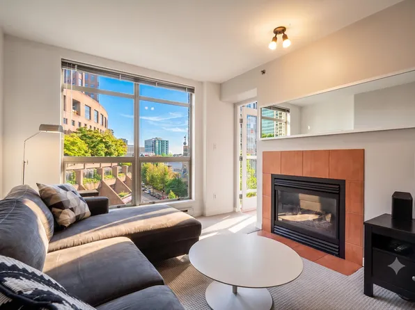819 Hamilton St #701, Vancouver, BC V6B 6M2