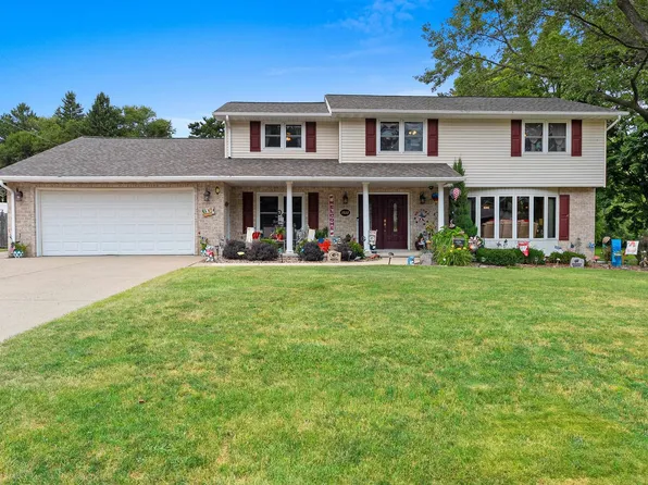 1938 Strawberry Ln, Green Bay, WI 54304