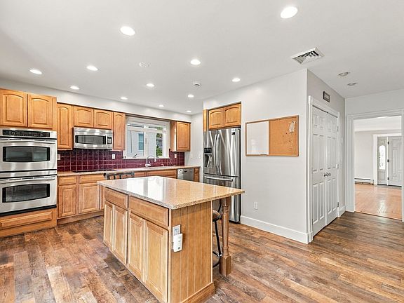 4th image of 70 Hovey St