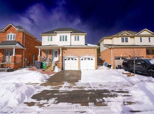 22 Courtsfield Cres, Brampton, ON L7A 2E3