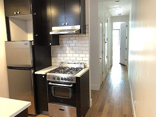 4th image of 396 Chauncey St #1