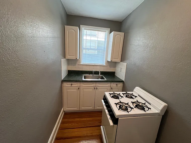 456 13th Ave NE #9 — Photo 4