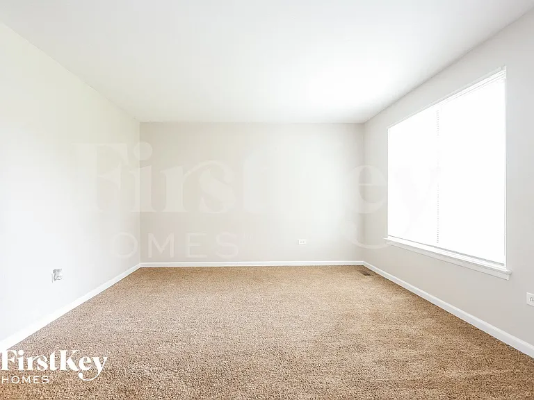 803 Blackhawk Dr — Photo 3