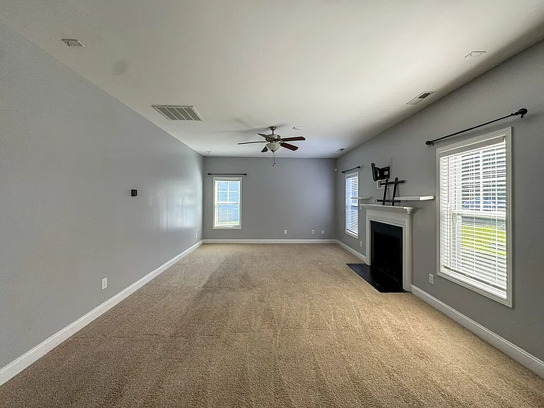 172 Huzzas Cir — Photo 9