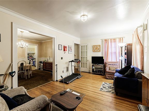 5th image of 316 Ravenwood Ave